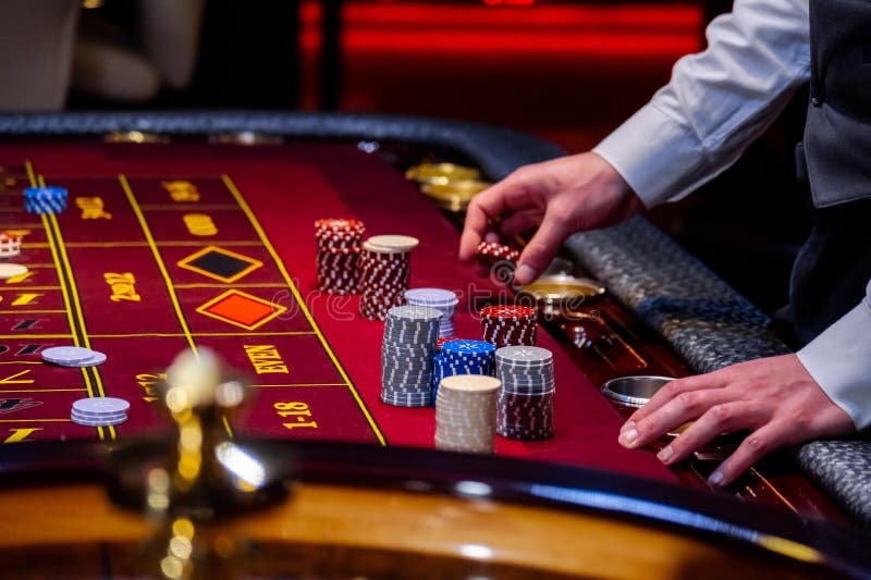 Filipino players enjoying mobile sports and casino entertainment on 32 apk